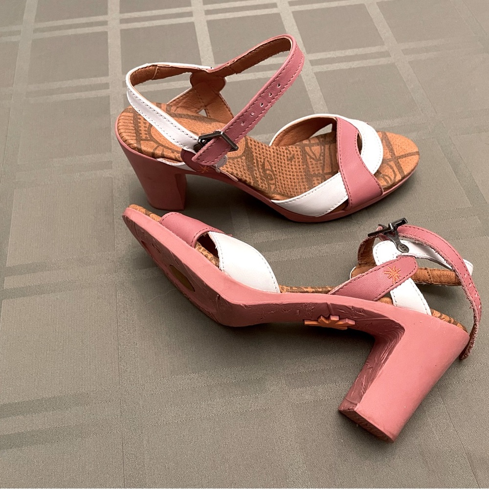 Like new Art heels
